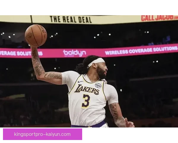 皮克状态回暖，防守表现稳健助力球队重回争冠轨道