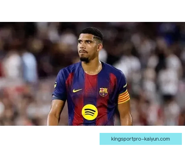 阿劳霍防守端表现稳定，逐渐成为巴萨后防线的关键支柱